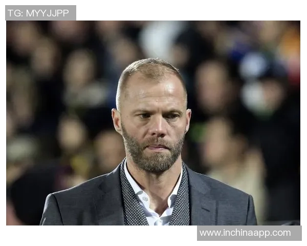 足球球星汇：探寻世界顶级球员的成长历程与辉煌成就